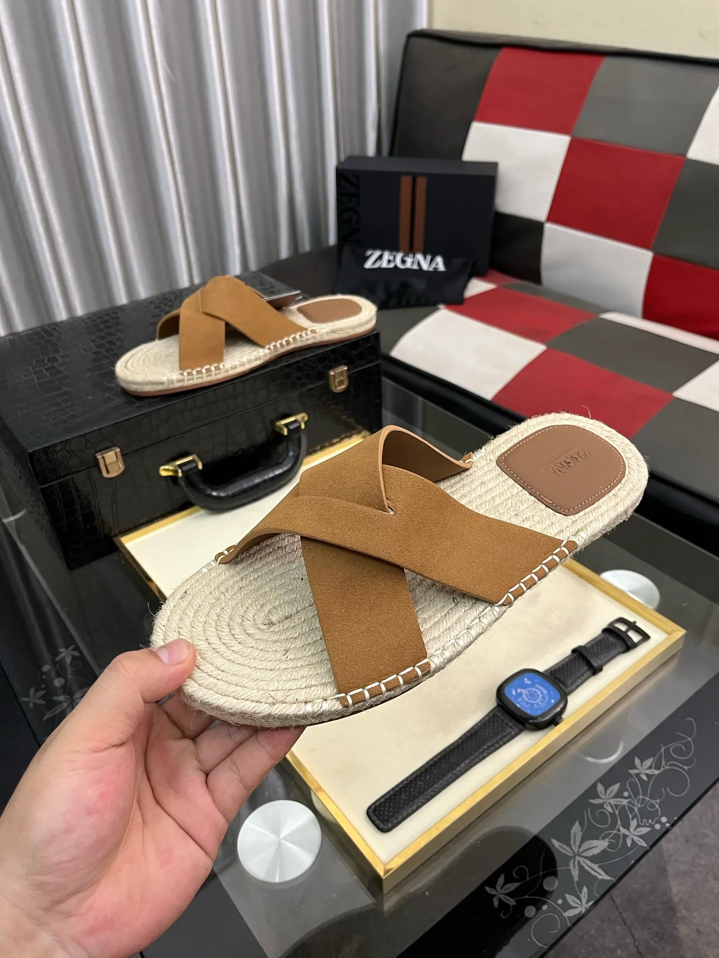 Men's shoes 💰320⌚️⌚️《HERMES》Hermès 💁♂️Men's casual slippers, compare the quality at the counter🧚🏿♂️ The upper layer has a stone pattern with clear texture, showing high-end, high-end, comfortable to wear and versatile. Purely hand-pulled, raw rubber breathable outsole, breathable and comfortable lambskin lining, 100% comfortable density, original rubber outsole wear-resistant code number 38-44. Can be customized 45-46-47